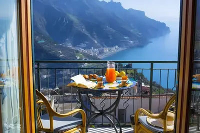 Between sky and sea, comfortable one-bedroom apartment with enchanting view in Ravello