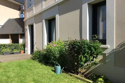 Image de Appartement 3 pièces de 53m² en rez-de-jardin idéalement placé, tout à pieds!