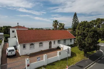 Image de Milnerton Oak Lodge