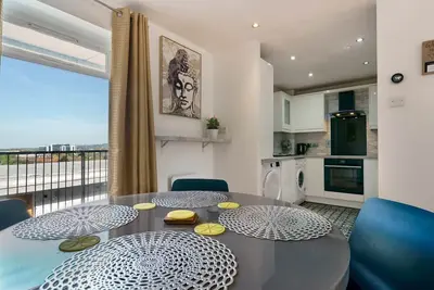Image de Pass the Keys | Lovely 2 Bed/2 Bath in City Centre | Free Parking!