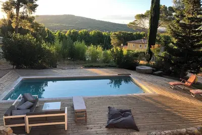 Image de Villa avec piscine 10 personnes dans les Alpilles dans une pinède de 5000 m2