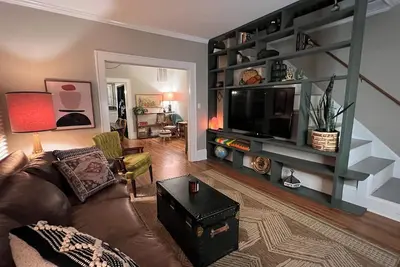 Image de Rosebud Retreat: Bohemian 3-Bedroom Bungalow In Walkable Historic Plaza Midwood