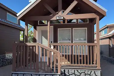 Image de Cozy 2-bedroom cabin #102