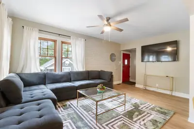 Image de Spacious 3 bed 2. 5 bath 2pk spot