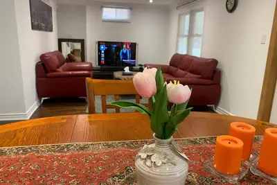 Image de Bright 2-bedroom walkout with everything you need