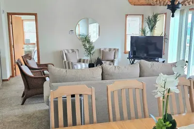 Image de Remodeled Kitchen+Bath / 2min Walk to Beach / Pool, Pickleball+Tennis / Gameroom