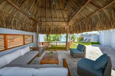 Image de This Modern & Charming Villa Is Truly One of a Kind. \n9 minute drive to beaches.