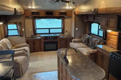 Image de Cozy 5th wheel Rv across Mille Lacs lake