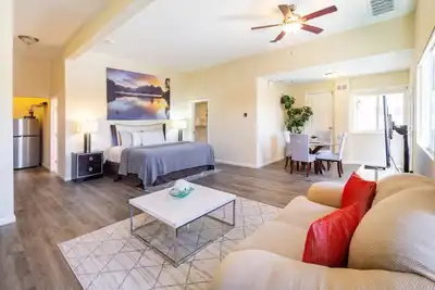 Image de Spacious home with Spa, Private Driveway/Entrance, Mountain View, near Sd Safari