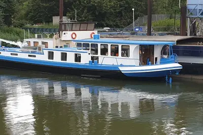 Image de Dormez sur l’eau – Bateau de 150 m² avec terrasse privée – Calme et nature