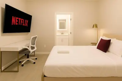 Image de Warm 2b2b w' Pool Soft Beds + Parking Onsite