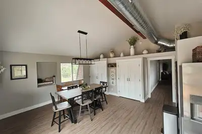 Image de Sedona newly remodeled modern farmhouse with views, Five minute walk to trail!