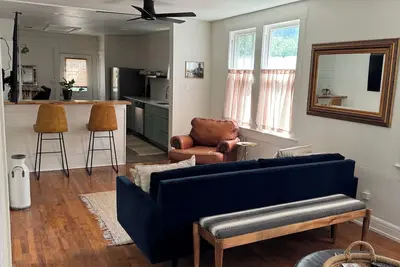 Image de 2-bedroom house in delightful South Congress, Austin.