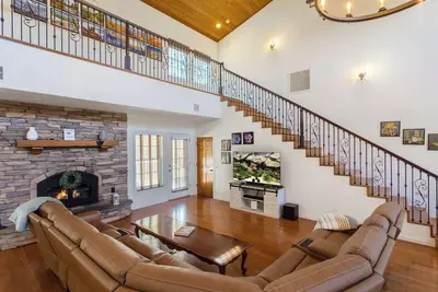 Image de Modern Farmhouse in the quaint town of Julian in the San Diego Mountains