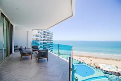 Image de Esmeralda Beach Resort 3 Bedrooms Condo C 903