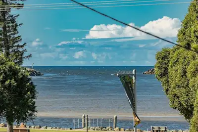 Image de Oxley 5 on the Tuncurry foreshore.