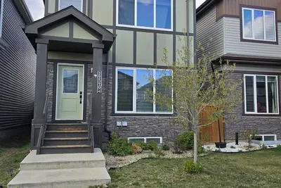 Image de 2-bedroom Basement suite in seren Rosenthal West Edmonton