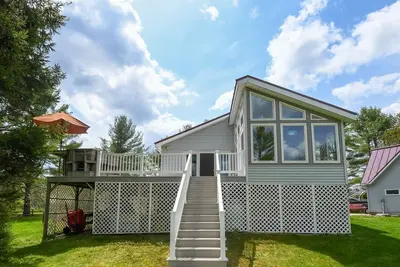 Image de Lakeside Home with 450 feet of Private waterfront on Thompson Lake