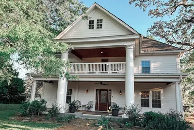 Image de The Grand Mason Station: Historic Luxury meets Vintage Charm