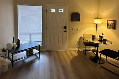 Image de Mid Term Rental -Hidden Gem 2 bedroom, 2 bath in Central Phoenix