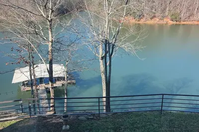 Image de Beautifully renovated 5-bedroom home on Smith Lake with 2 slip boat dock.