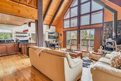 Image de Truckee Retreat - Multi-Level Cabin with Game Room