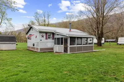 Image de Riverfront Cabin, Wood Stove, Fire Pit & Grill