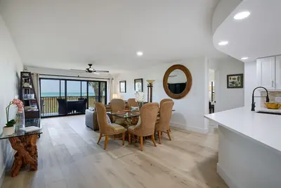 Image de Executive Beachfront 3br Townhome at Bandy Beach