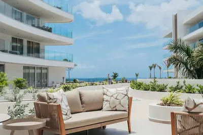 Image de Beachfront Lux Condo One Mambo 11 by Bocobay