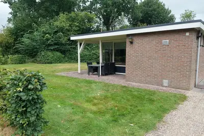 Image de Bungalow 091 stands in a quiet spot on the Holiday Park the Kremmer. The bungalow is very suitable for those seeking peace and quiet.