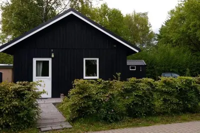 Image de Durable vacation bungalow with garden. This vacation bungalow is located at the front of the park De Kremmer in Gasselte and is near 't Nije Hemelriek. Suitable for four persons.