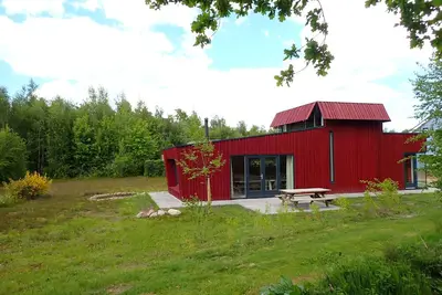 Image de Relax on the lovely lounge sofas with panoramic views of the nature garden? Or a week of quiet (tele)work, while walking straight into the woods for a lunch walk during your break?