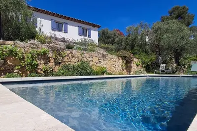 Image de Mas paisible au coeur des oliviers. \nA seulement 15 min des plages et montagnes