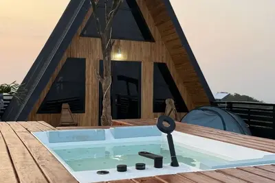 Image de Cozy cabin with WiFi and Ac in the Volta Region