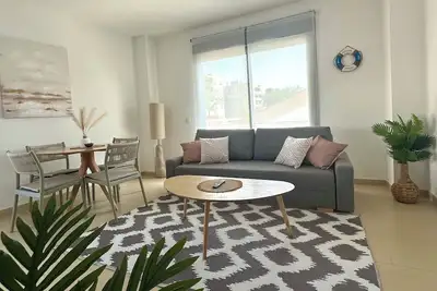 Image de Bright Apartment with Wraparound L-Shaped Balcony