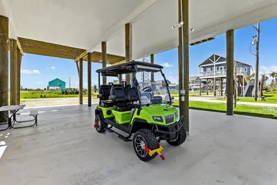 Steps to the Beach l Hot tub
