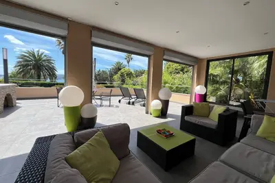 Image de Appartement avec 2 chambres dans petite résidence avec piscine à Grimaud