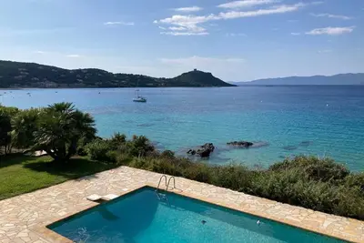 Image de Villa les pieds dans l’eau, piscine patio