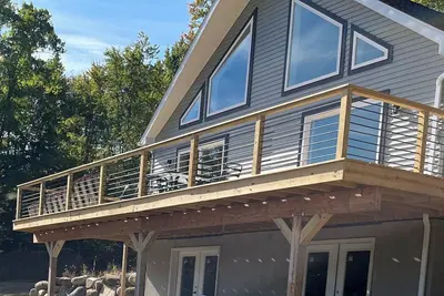 Image de New 3-bedroom A-frame, ranch home on private Queensbury property