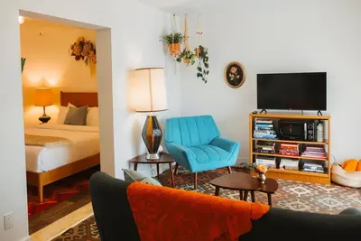 Image de Lone Cone Lounge - Sleeps 2 - Downtown Tofino