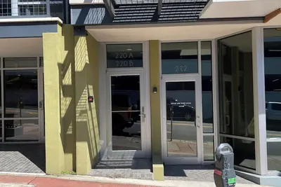 Image de Beautiful Downtown Condo! Steps away from the best dining in town!