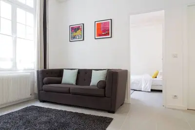 Image de BnBNook - Cozy 2br Steps from Seine and Notre-Dame