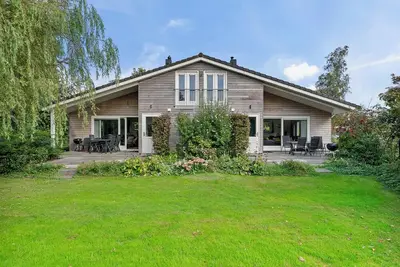 Image de House Specht, large garden facing south and quietly situated. Close to the lake.