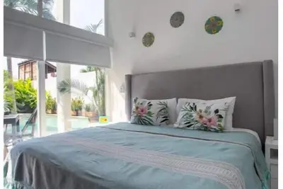 Image de Poolside Tropical Oasis -New