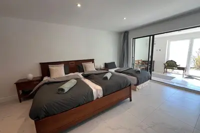 Image de Stylish Seaview Apartment - 5 Minutes from Douglas - Sleeps 4, Fast WiFi