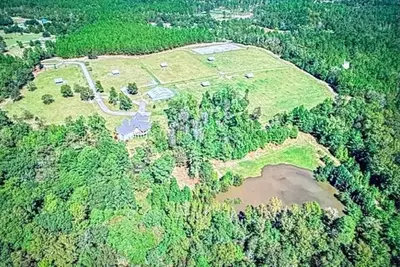 Image de Tranquil farmhouse apartment with Ac in charming Aiken. Active horse farm