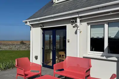 Image de Come for the view, stay for the serenity in this 3 bedroom house near Hook Head!
