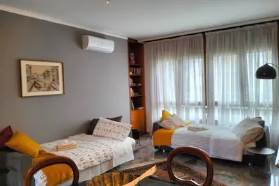 Image de \"Urbino Uno Apt\" charming apartment in Mestre Centro 10 minutes to Venice