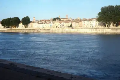 Image de Charmante maison de Village avec Patio à Fourques, 10 mn à pied d'Arles.