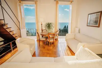 Image de {Elegance by the sea}-with wifi and garden 200 meters from the cliff